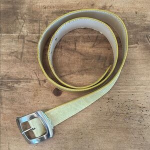 Yellow leather belt. Made in Italy.